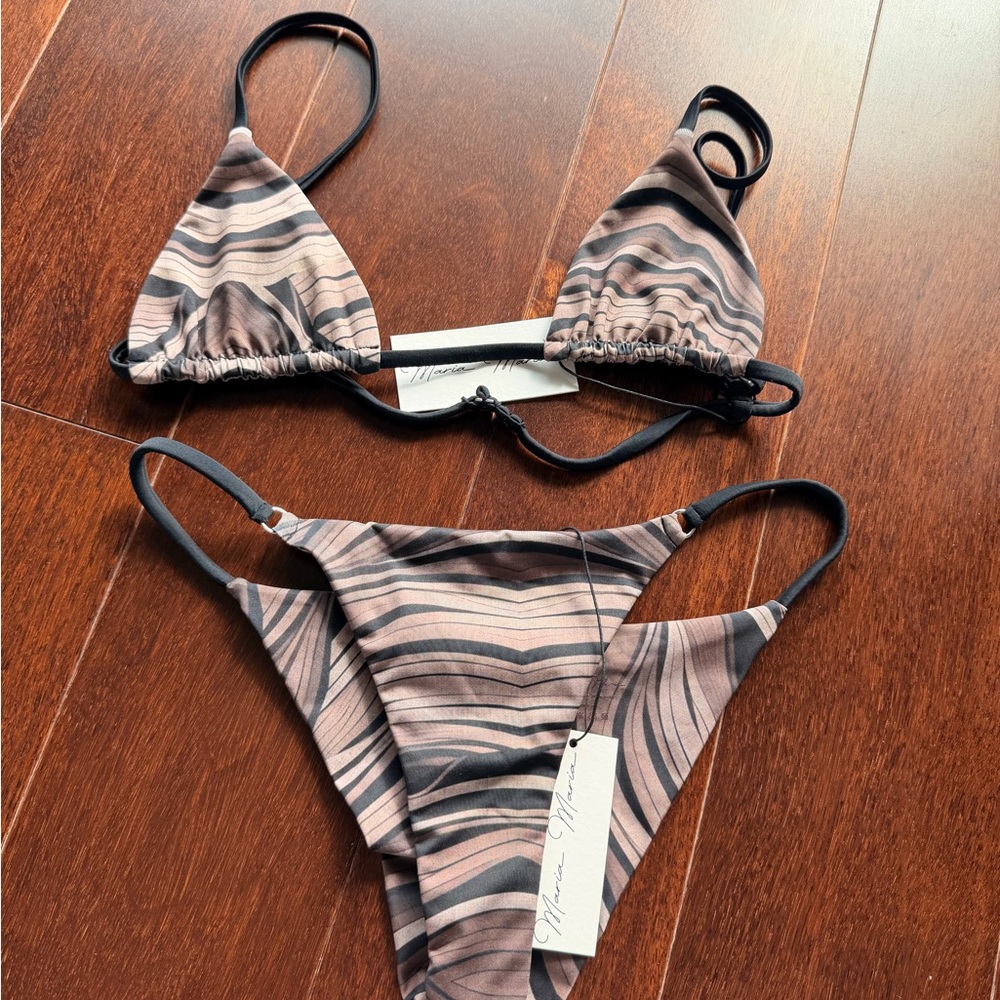 Elegant Swirl Pattern Bikini Set